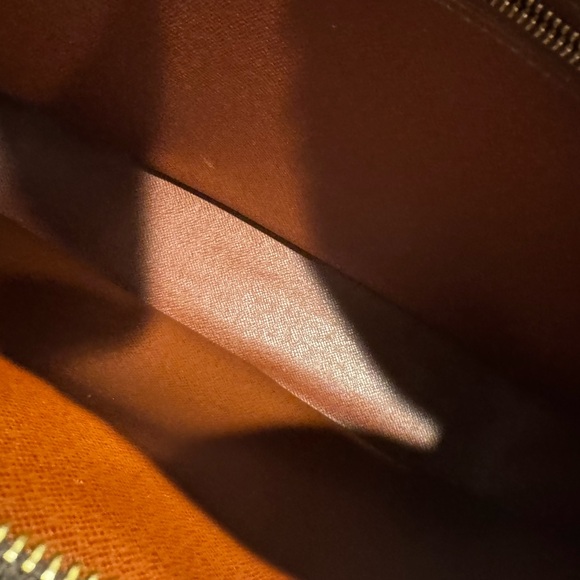 Authentic Louis Vuitton Nile canvas crossbody pre loved
Make me an offer - Picture 9 of 16